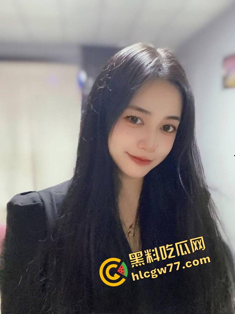 重庆财经学院反差母狗曝光，新疆小骚逼『夏兹热丽』破处后被疯狂口爆颜射，还舔精自拍骚得逆天！  第1张