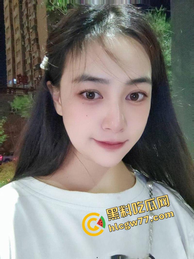 重庆财经学院反差母狗曝光，新疆小骚逼『夏兹热丽』破处后被疯狂口爆颜射，还舔精自拍骚得逆天！  第3张