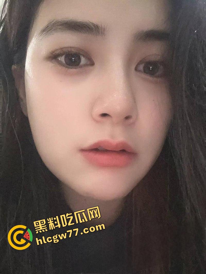 重庆财经学院反差母狗曝光，新疆小骚逼『夏兹热丽』破处后被疯狂口爆颜射，还舔精自拍骚得逆天！  第13张