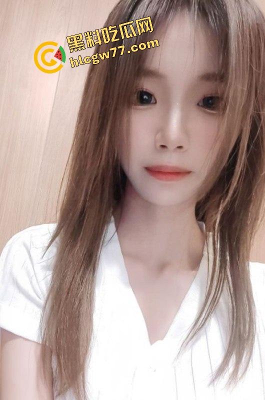 大连排骨妹【乔珊珊】金发小母狗被炮友偷拍爆操现场，吃鸡吃到笑开花，约炮变出道！  第3张