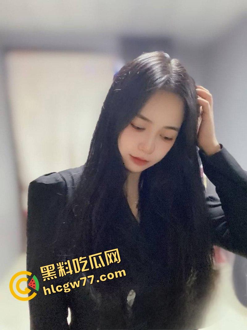 重庆财经学院反差母狗曝光，新疆小骚逼『夏兹热丽』破处后被疯狂口爆颜射，还舔精自拍骚得逆天！  第15张