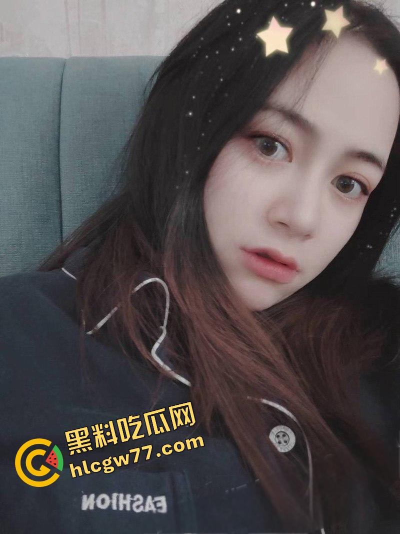 重庆财经学院反差母狗曝光，新疆小骚逼『夏兹热丽』破处后被疯狂口爆颜射，还舔精自拍骚得逆天！  第16张