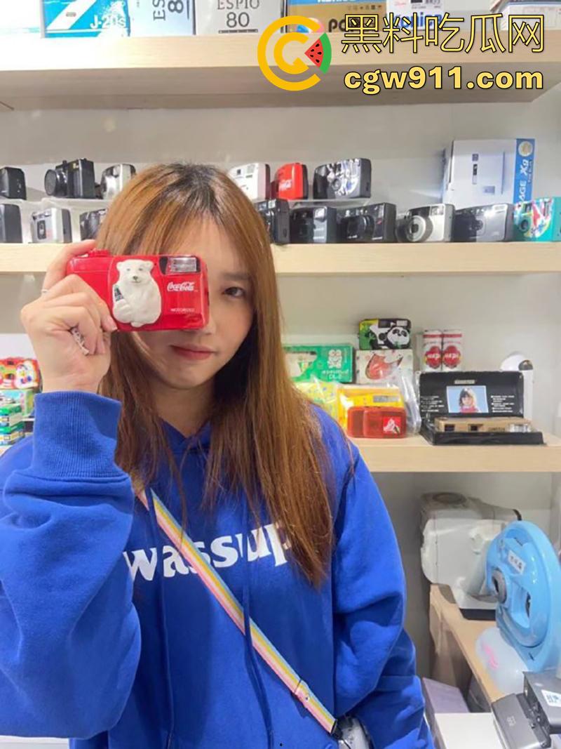 朋友的骚女友【闻玉静】，表面长腿女神，私下性奴母狗，偷偷在朋友手机里，发现骚逼的私拍，这绝对能威胁她一次吧！  第3张