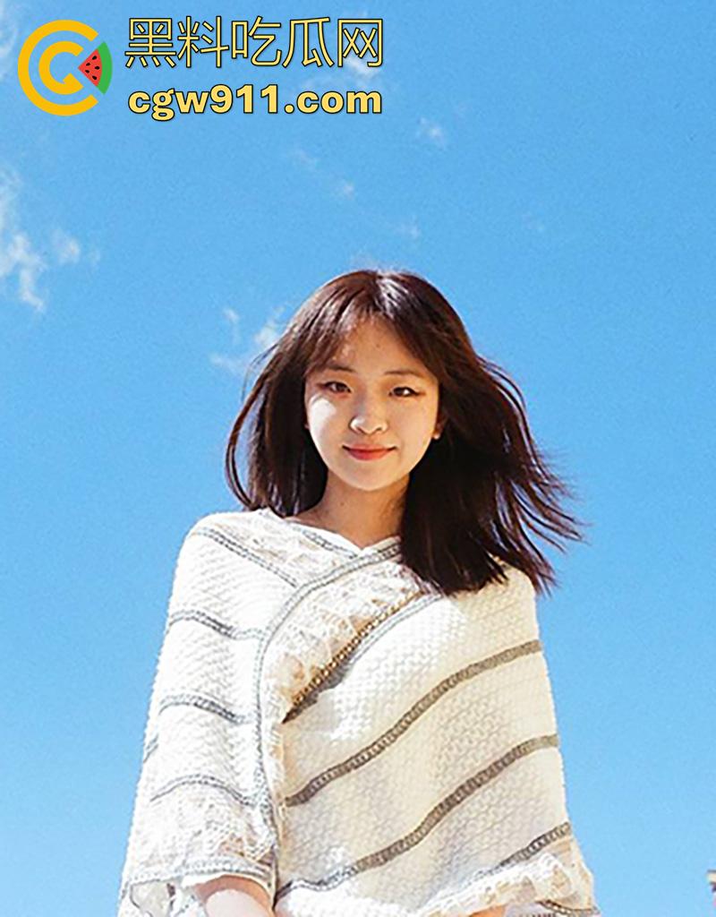 大连艺术学院【周韩雅】，身材极品美腿修长，被土豪包养穿诱人黑丝，酒店扛腿打桩爆操！  第1张