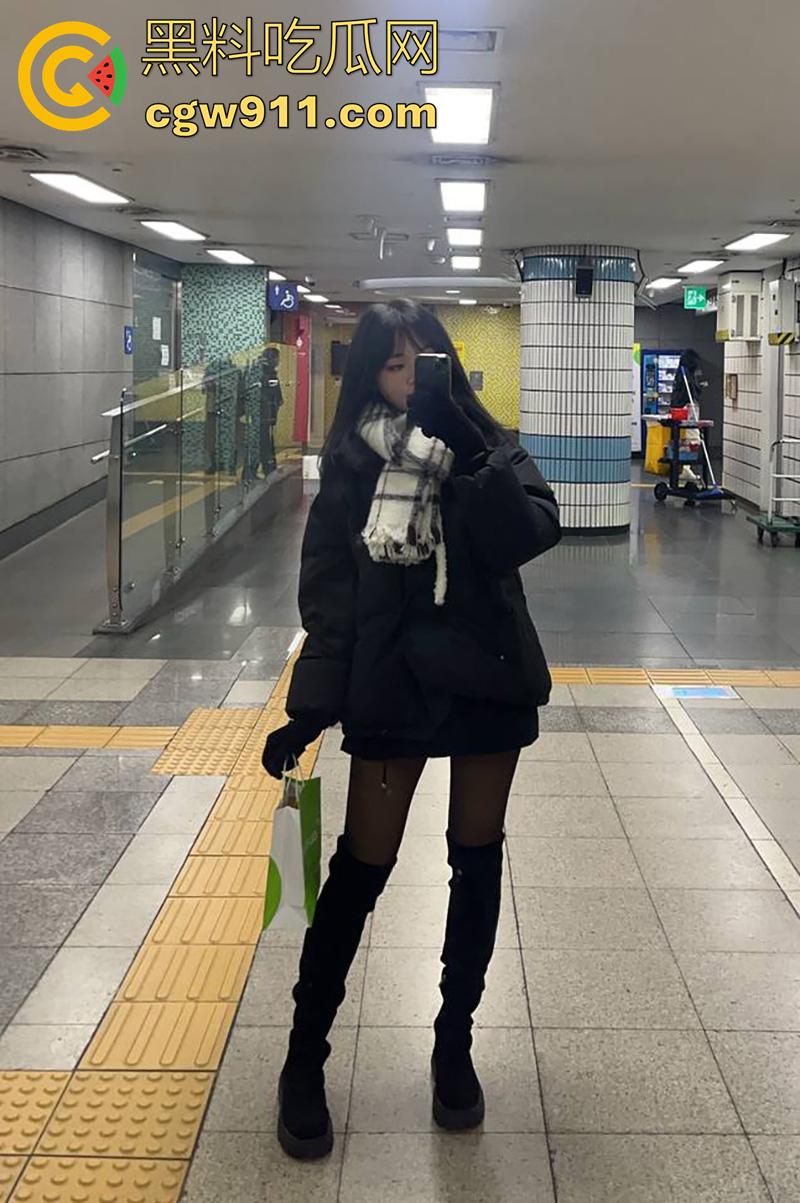 大连艺术学院【周韩雅】，身材极品美腿修长，被土豪包养穿诱人黑丝，酒店扛腿打桩爆操！  第5张