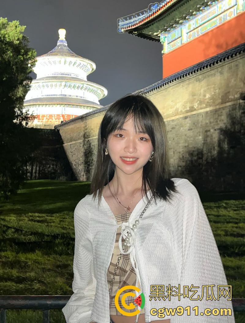 大连艺术学院【周韩雅】，身材极品美腿修长，被土豪包养穿诱人黑丝，酒店扛腿打桩爆操！  第6张