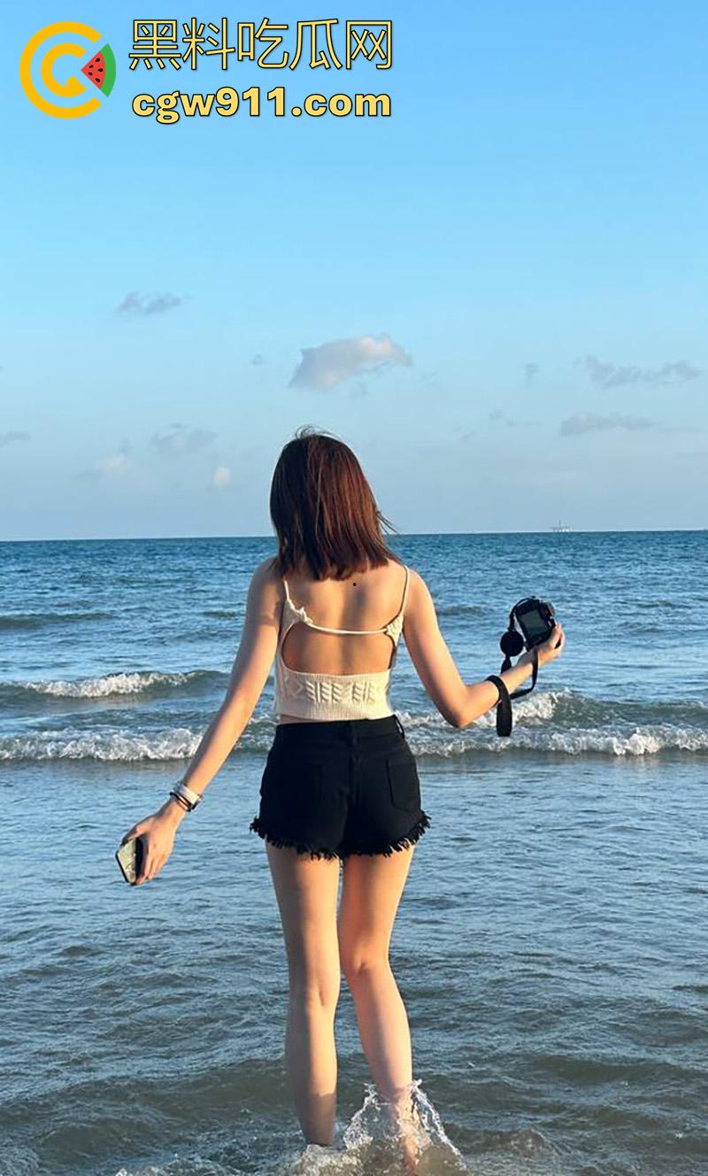 大连艺术学院【周韩雅】，身材极品美腿修长，被土豪包养穿诱人黑丝，酒店扛腿打桩爆操！  第10张