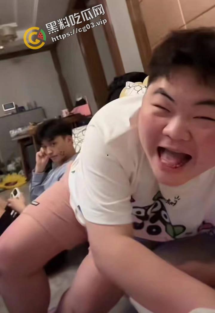 抖音 【宰熊 】男同博主和他的熊老婆  被爆出不雅照 听说将来的敬老院都不收老男同了…… 第2张