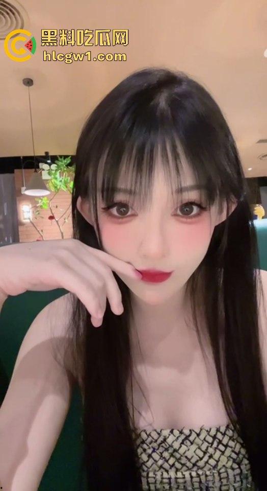 瓜友爆料广州商务饭局的头号骚货『姜安琪』！表面高冷，撒钱贴你身上送逼，干到她腿软还叫爸爸！  第1张