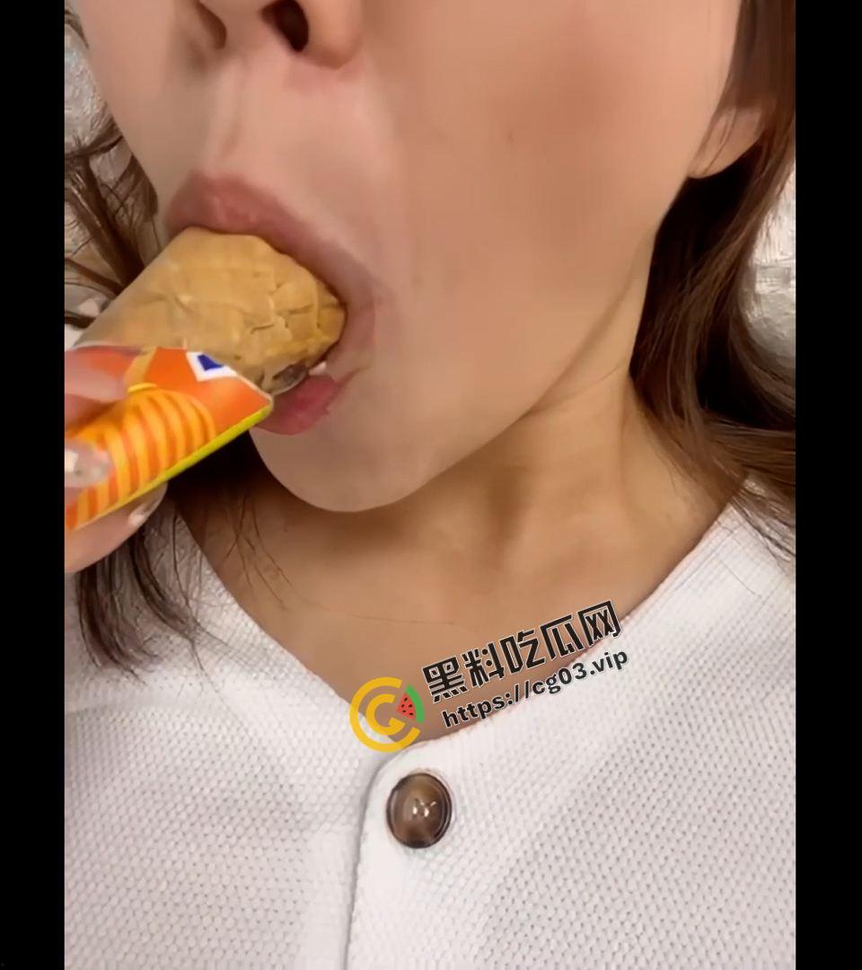 台湾空姐女神ins网红【张嘉欣】kayanyanc 童颜巨乳 舌头灵活的像条蛇 自慰到白浆四射 第3张 台湾空姐女神ins网红【张嘉欣】kayanyanc 童颜巨乳 舌头灵活的像条蛇 自慰到白浆四射 第3张