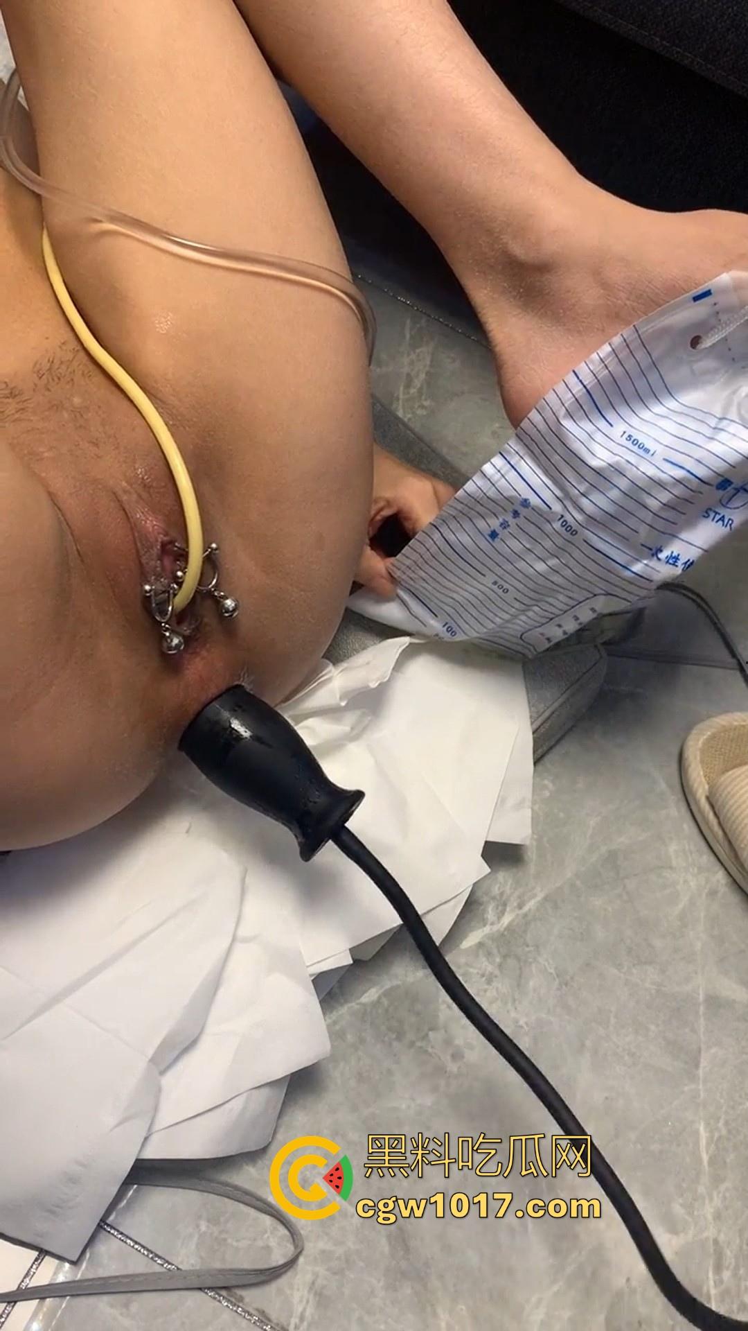 重口慎点！充气式肛塞，导尿管，玩弄穿环女奴！一开始以为平平无奇，拔出来才知道这肛门这么能塞啊！  第4张