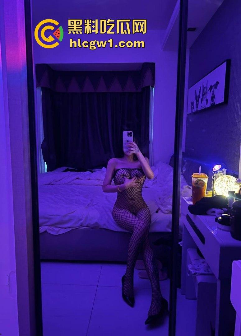 瓜友爆料广州商务饭局的头号骚货『姜安琪』！表面高冷，撒钱贴你身上送逼，干到她腿软还叫爸爸！  第13张