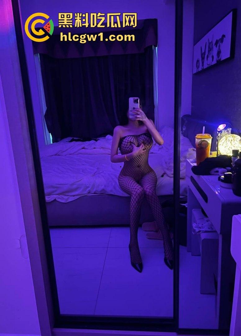 瓜友爆料广州商务饭局的头号骚货『姜安琪』！表面高冷，撒钱贴你身上送逼，干到她腿软还叫爸爸！  第15张