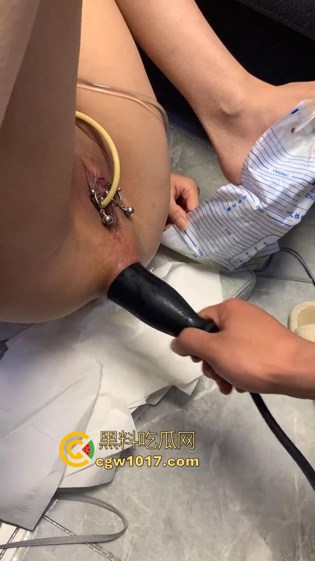 重口慎点！充气式肛塞，导尿管，玩弄穿环女奴！一开始以为平平无奇，拔出来才知道这肛门这么能塞啊！  第6张