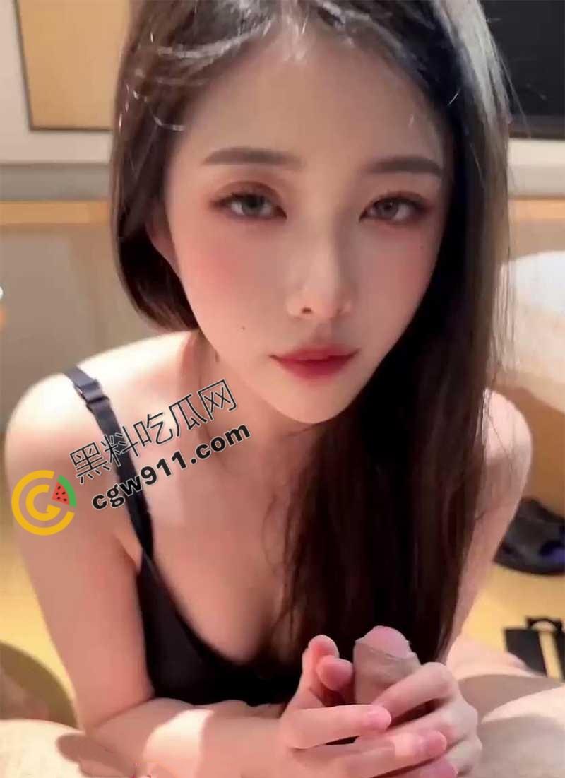 深圳人妻李文丽的3P淫乱盛宴！丰满美乳和翘臀美穴狂野夹击，顶级颜值骚劲十足  第1张