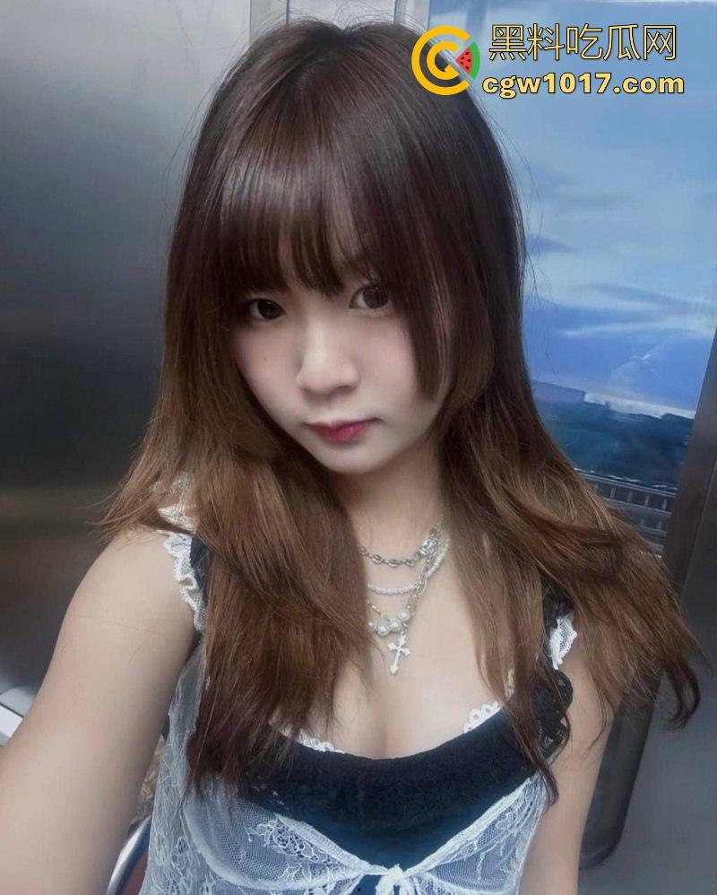 成都大学微胖小学妹【邓嘉义】做爱视频泄漏，露脸口交深喉舔屌，男友无套猛干高潮颜射！  第1张