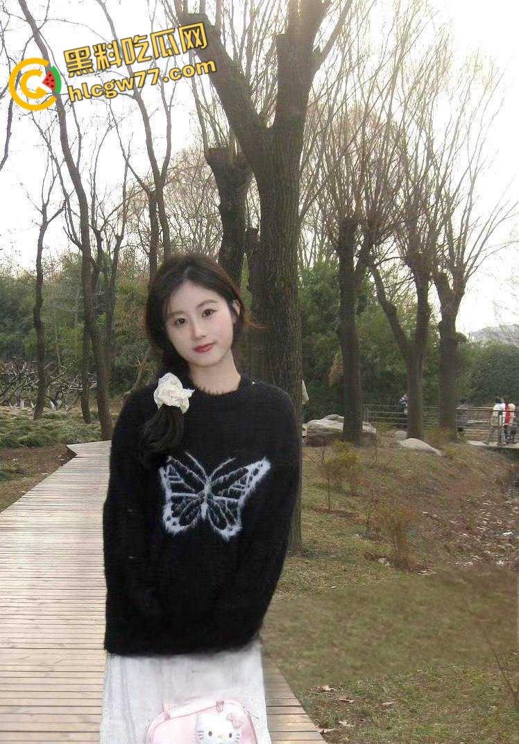 四川绵阳骚逼学生妹【王紫薇】被前男友各种调教 自慰摸奶夹奶 表情极度销魂！  第2张