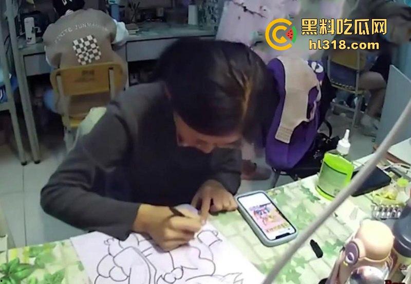 大学清纯眼镜妹妹子宿舍直播自慰,露脸举牌满足金主变态要求,嫩白奶子和粉色小穴一览无余,反差骚到极致! 第4张 大学清纯眼镜妹妹子宿舍直播自慰,露脸举牌满足金主变态要求,嫩白奶子和粉色小穴一览无余,反差骚到极致! 第4张