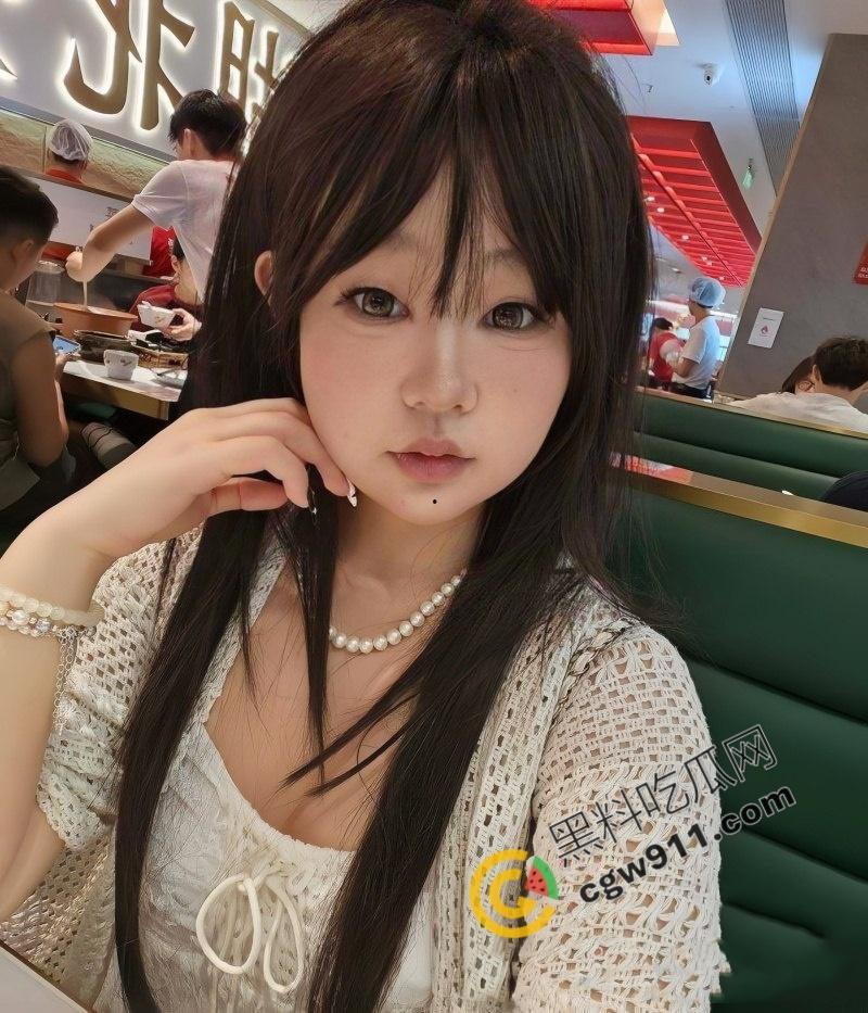 狂野派对！骚女【李若曦】与闺蜜化身性感欲女，遭精神小伙前后夹击，奶子紧绷，嫩穴潮喷，淫荡不堪  第1张