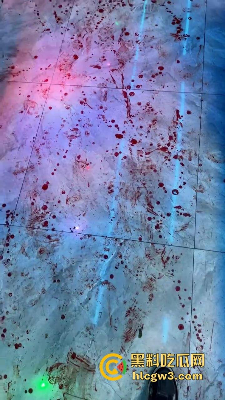 内蒙古赤峰烤尚985音乐烤吧一精神小伙酒后“变异”杀人 捅腹戳眼挑手筯 残忍嗜血如丧尸附体 现场实拍曝光血流一地  第9张