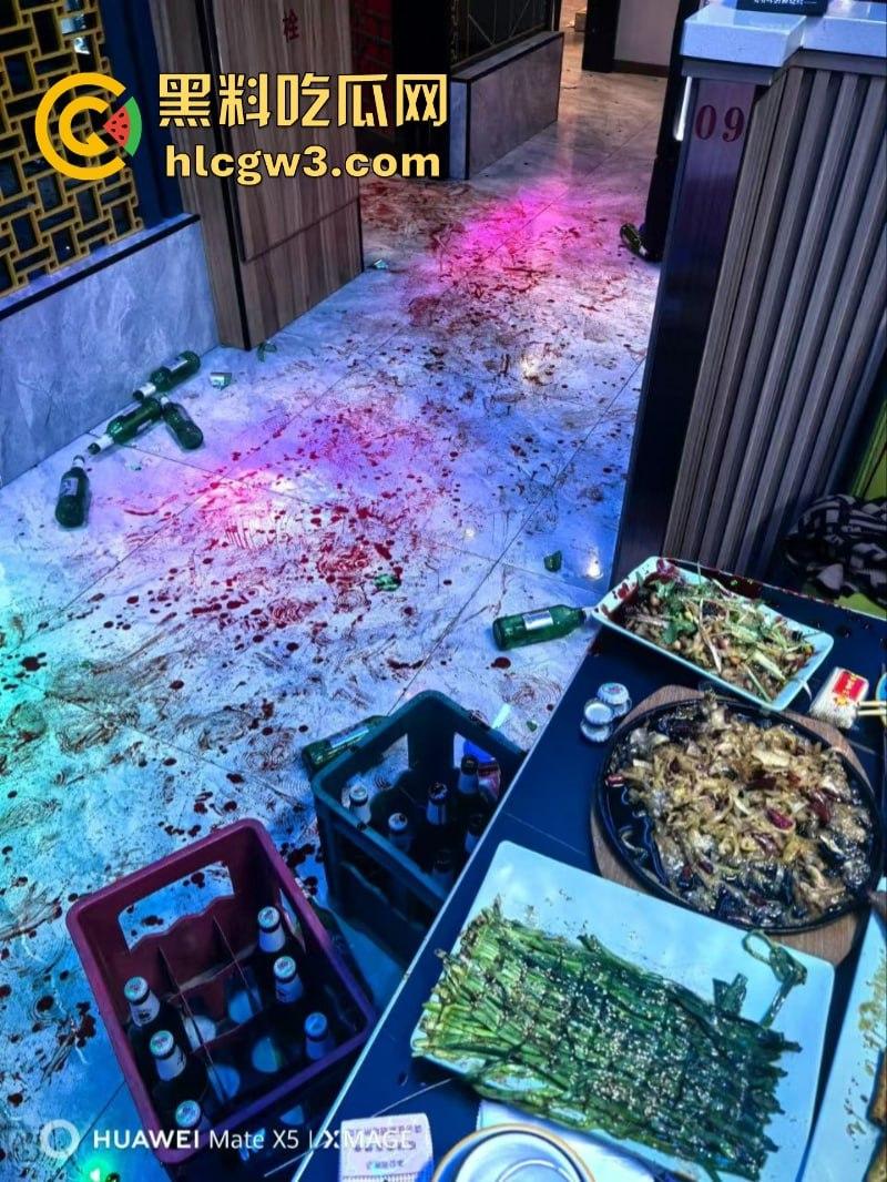 内蒙古赤峰烤尚985音乐烤吧一精神小伙酒后“变异”杀人 捅腹戳眼挑手筯 残忍嗜血如丧尸附体 现场实拍曝光血流一地  第12张
