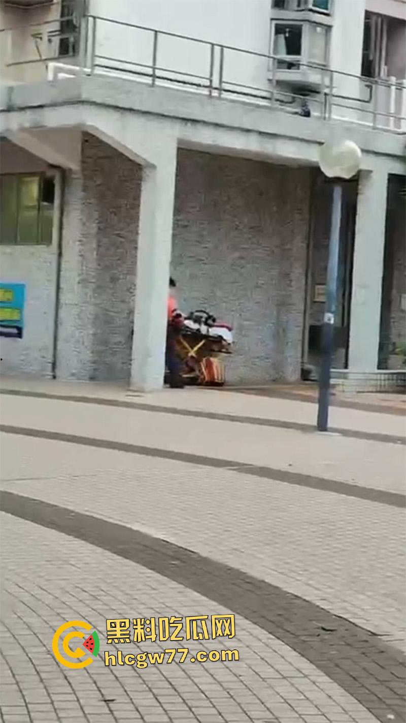 香港惊现蜘蛛侠，一男子顺高层水管爬行，据悉是情夫结果老公提前回家，老哥胆子真大啊！  第5张