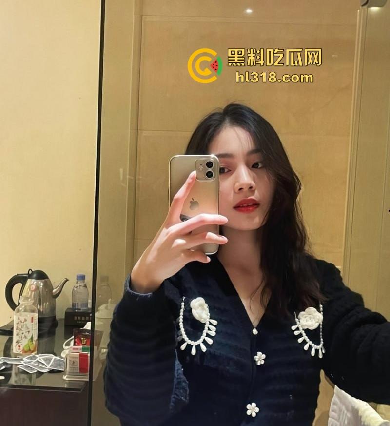 河南大学反差学姐【陈文静】出租屋跪舔侍奉，口技精湛堪比专业站街女，遭渣男恶意曝光流出！  第2张