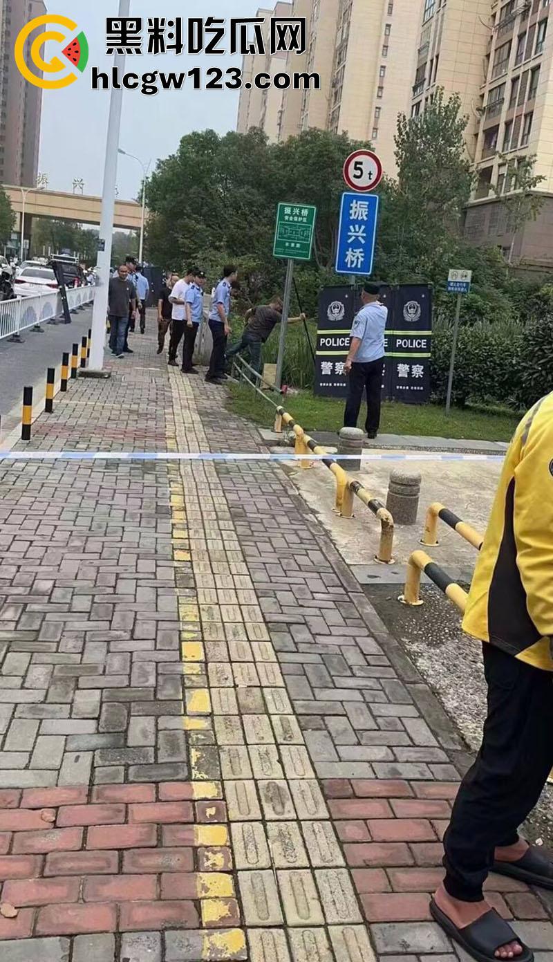 扬州振兴花园二期河道，发现一具21岁女尸，全身赤裸疑似是被害，打捞画面流出，胆小者勿入！  第4张