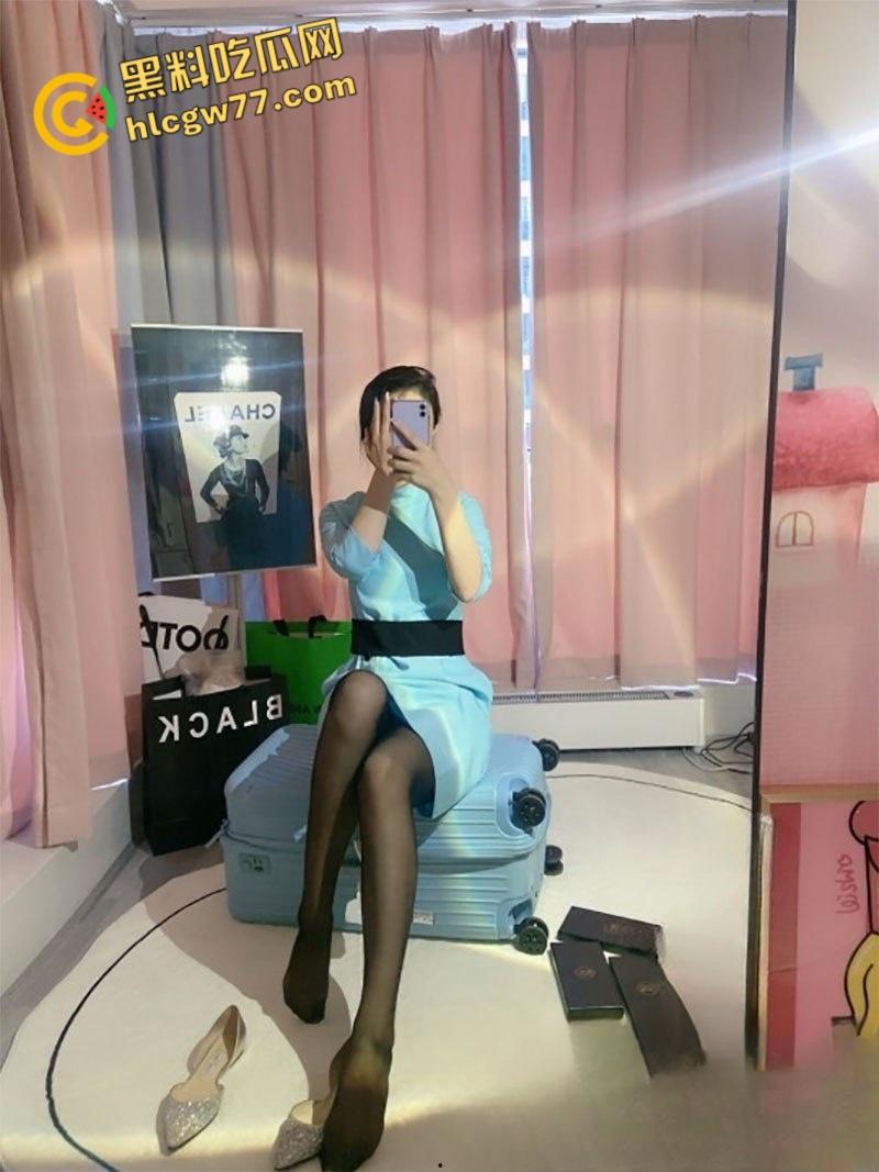 当过空姐一字马舞蹈生 抖音微博小网红 酷酷的露 生活所迫下海拍举牌定制 秀才艺一字马露点自慰!  第2张