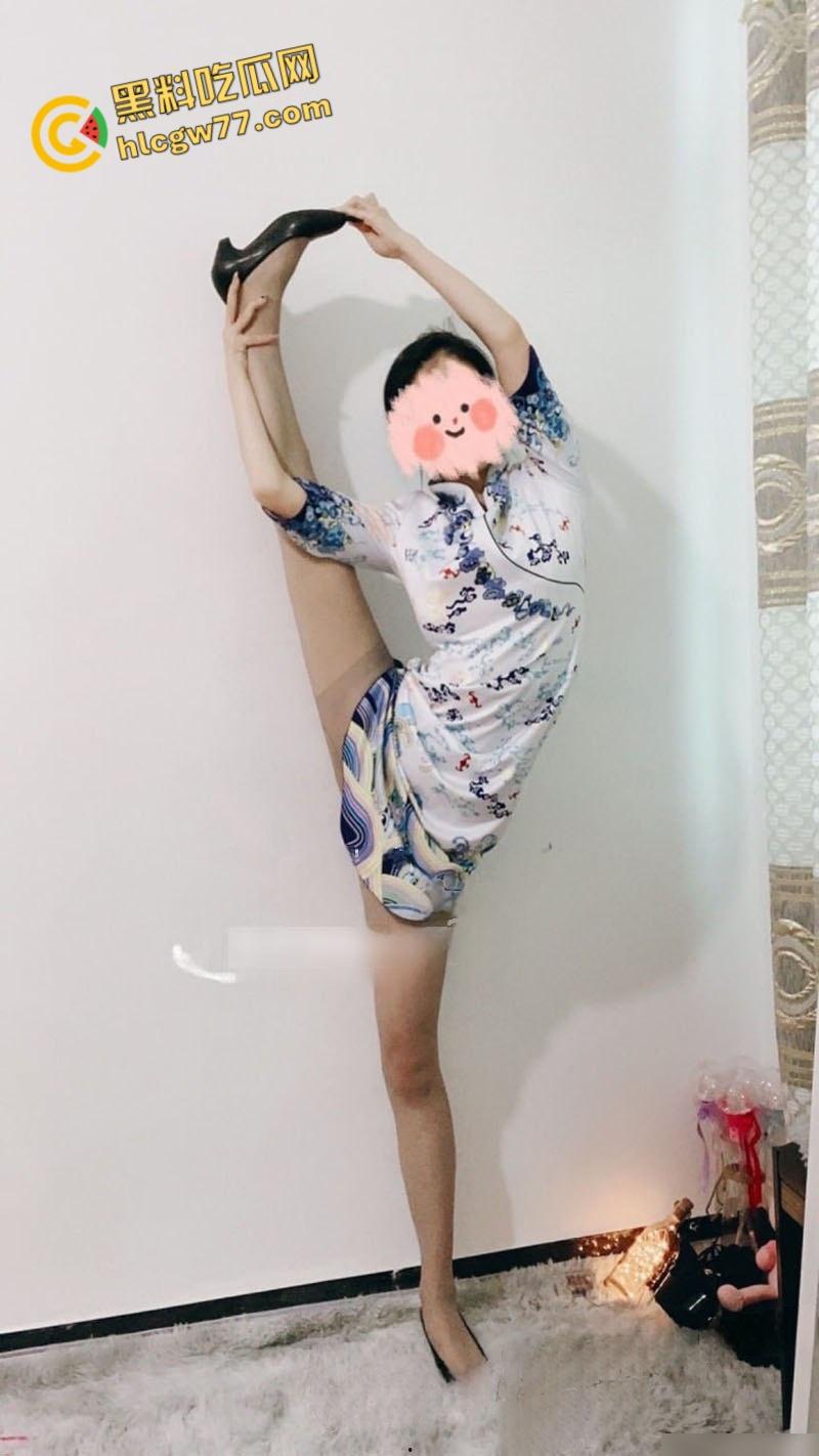 当过空姐一字马舞蹈生 抖音微博小网红 酷酷的露 生活所迫下海拍举牌定制 秀才艺一字马露点自慰!  第5张