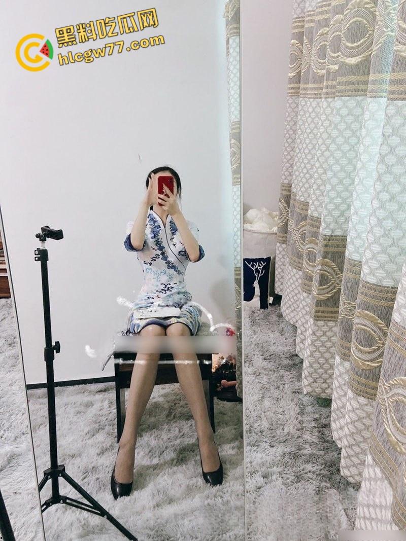 当过空姐一字马舞蹈生 抖音微博小网红 酷酷的露 生活所迫下海拍举牌定制 秀才艺一字马露点自慰!  第6张