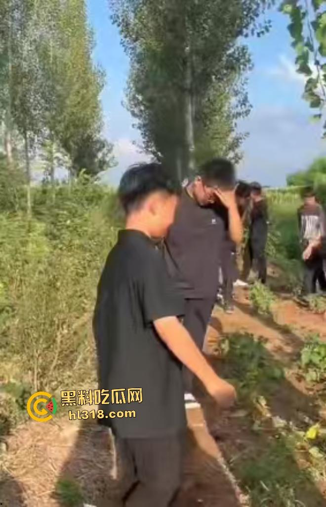 河北邢台精神小伙们因男生考试不给抄答案直接拉到树林旁暴揍，一旁拍照女生还说好帅啊！  第6张