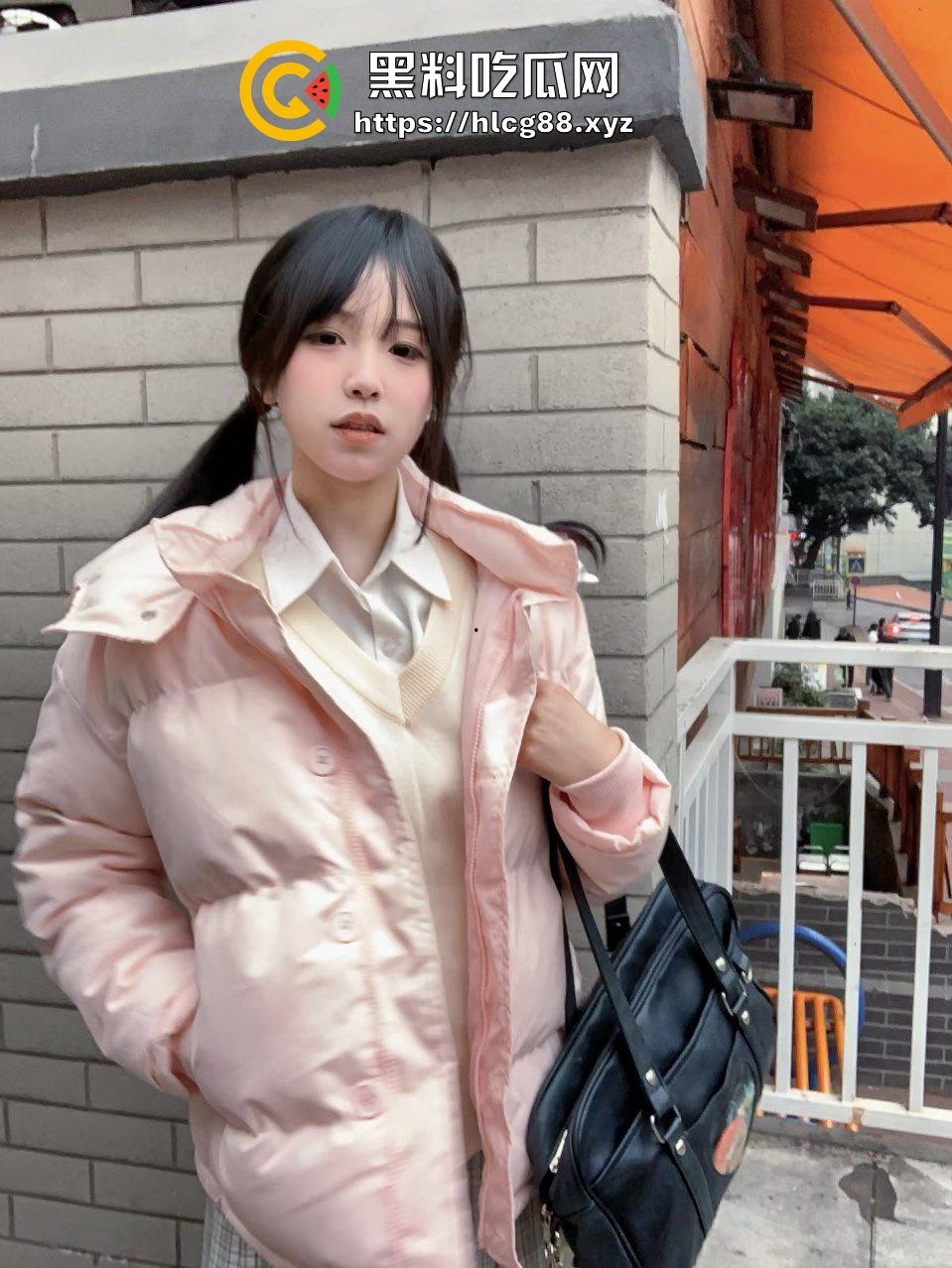 重庆极品甜御嫩妹骚婊【郑怡】天赋型选手，夹空气都能高潮流水，不需要鸡巴填满自行高潮！  第1张