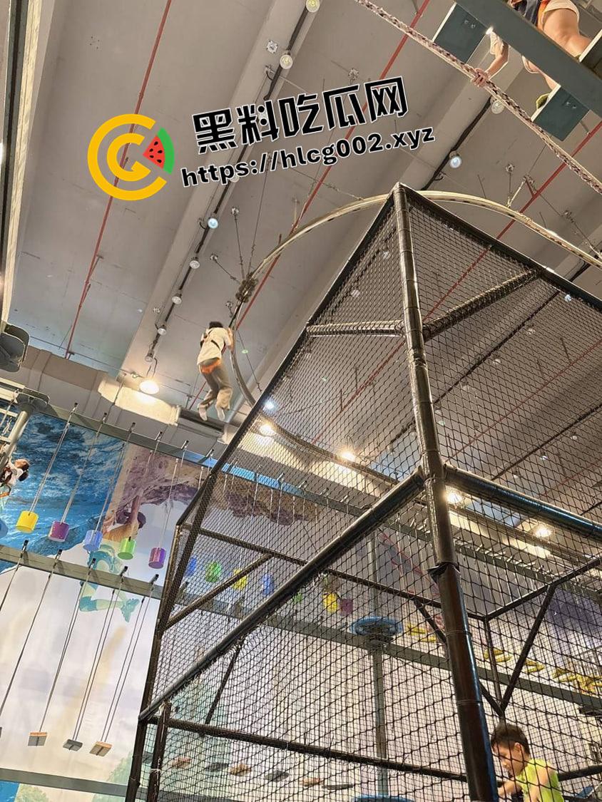 深圳南山区游乐场惊魂！攀岩项目绳子脱落小孩十几米落下 七窍流血 现场视频流出  第4张