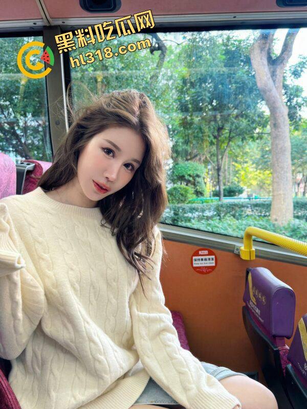 拍写真拍成实战，巨乳网红『辛尤里』扮埃及艳后摄影师直接从握相机变成握奶，镜头都扔了直接后入嫩穴！  第1张