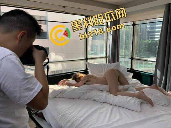 拍写真拍成实战，巨乳网红『辛尤里』扮埃及艳后摄影师直接从握相机变成握奶，镜头都扔了直接后入嫩穴！  第4张