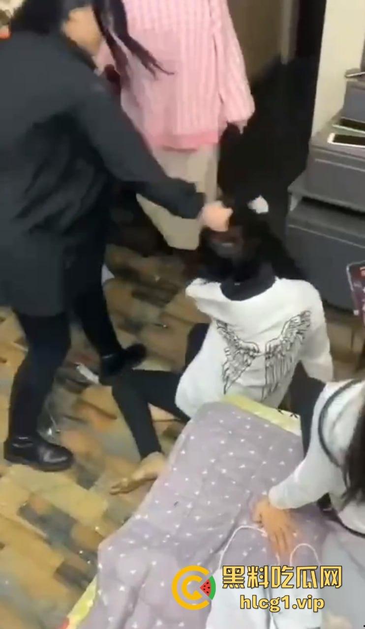 齐齐哈尔市甘南县16岁少女  【李鑫蕊】 遇围殴霸凌 用棍子打脸砸头 霸凌事件啥时候能停止啊！ 第4张