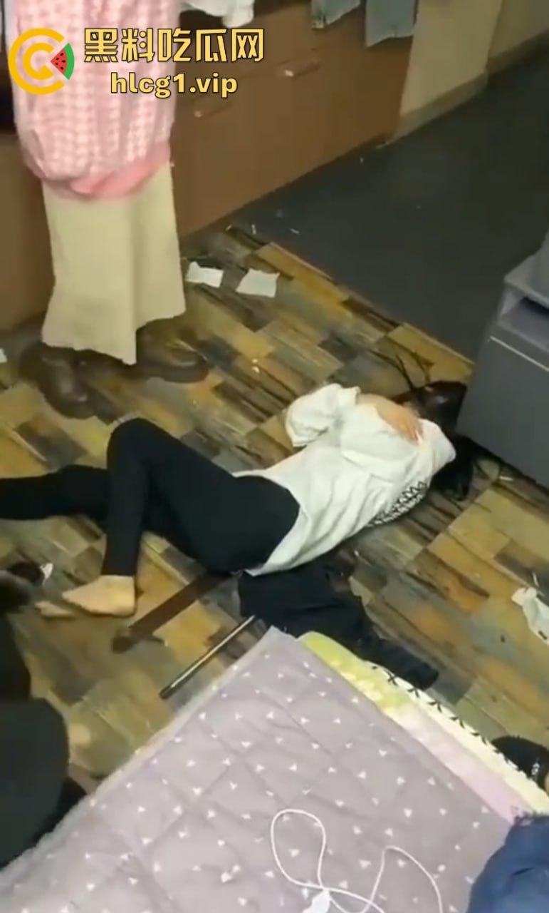 齐齐哈尔市甘南县16岁少女  【李鑫蕊】 遇围殴霸凌 用棍子打脸砸头 霸凌事件啥时候能停止啊！ 第7张