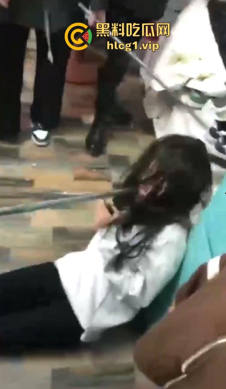 齐齐哈尔市甘南县16岁少女  【李鑫蕊】 遇围殴霸凌 用棍子打脸砸头 霸凌事件啥时候能停止啊！ 第9张