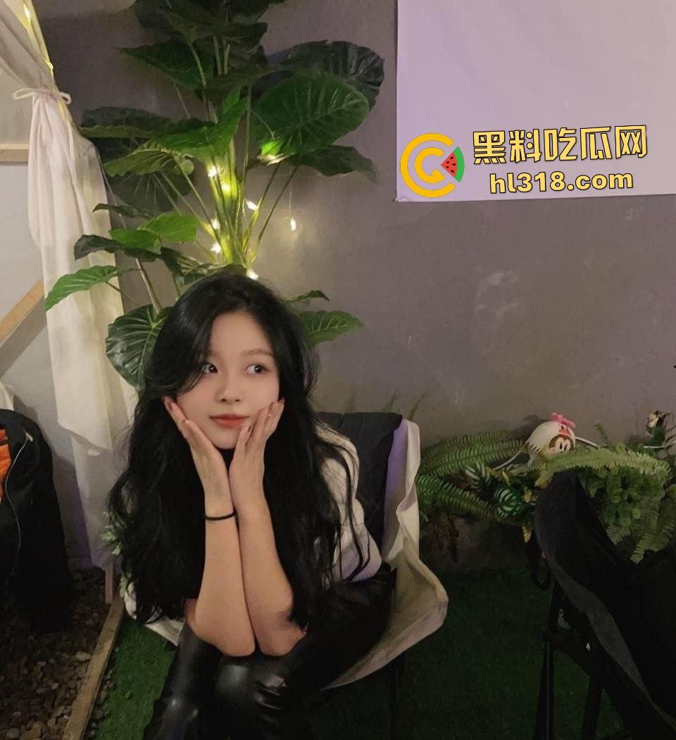 山西大学【王颖颖】激战男友!家中开逼挑逗开逼,穿黑丝吊带口交被鸡巴打脸,大学生玩得太野! 第1张 山西大学【王颖颖】激战男友!家中开逼挑逗开逼,穿黑丝吊带口交被鸡巴打脸,大学生玩得太野! 第1张