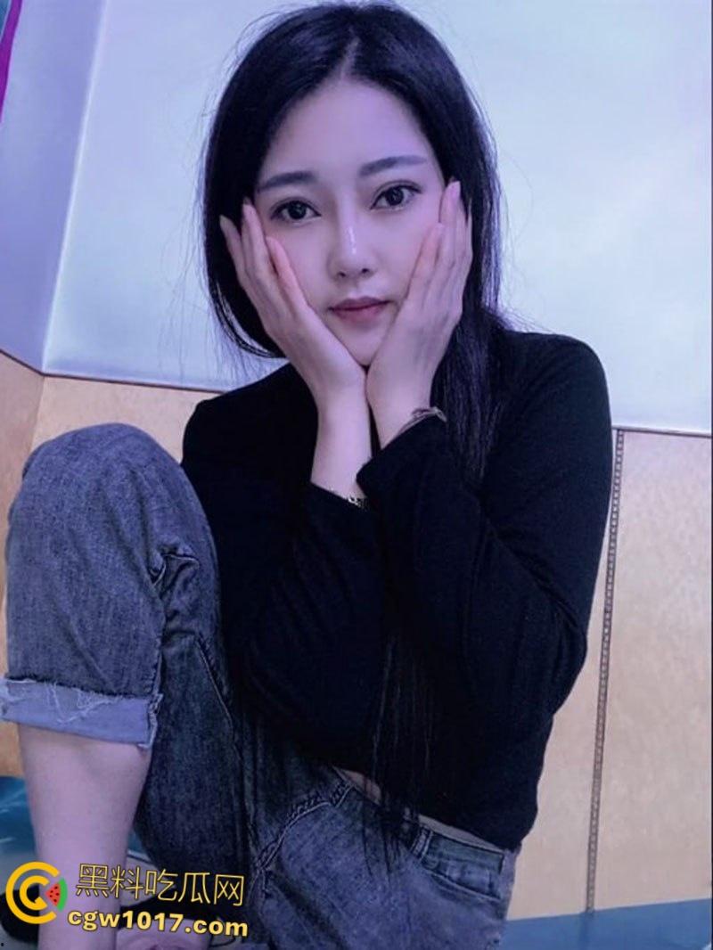 抖音巨乳熟女【冉@】，金主定制福利曝光，36E爆乳疯狂揉捏，粉嫩骚穴道具自慰，高潮喷汁不停！  第2张