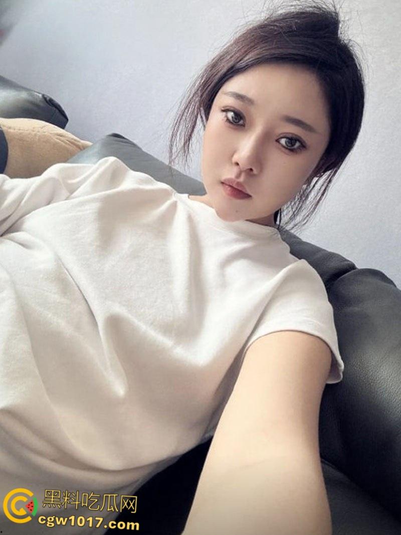 抖音巨乳熟女【冉@】，金主定制福利曝光，36E爆乳疯狂揉捏，粉嫩骚穴道具自慰，高潮喷汁不停！  第4张