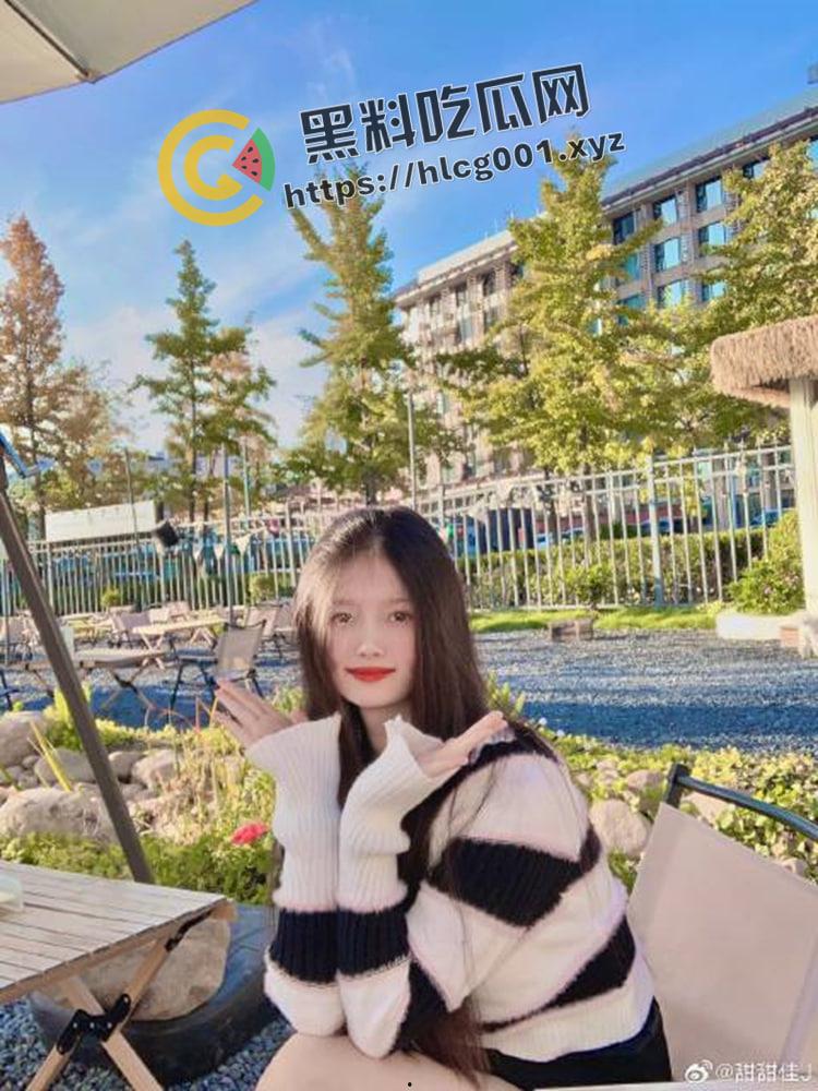 开盒抖音网红【甜甜佳】本名【王思佳】福建烧鸡 刷礼物就能私拍线下  素颜反差极大 硬件不够 骚气来凑 第5张