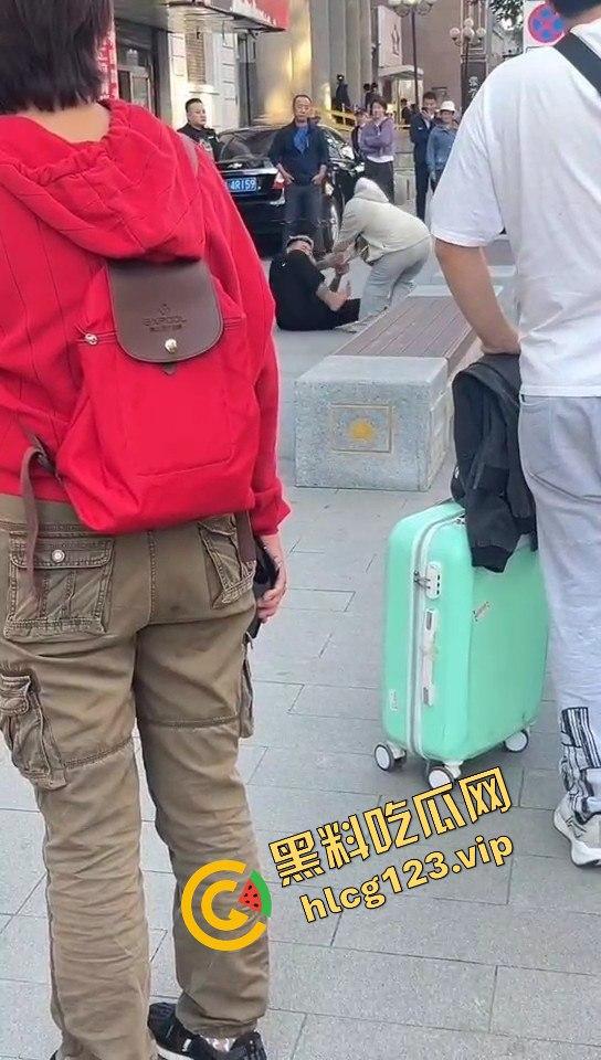 相爱相杀的爱情现场，小情侣街头互扇巴掌，真不嫌丢人！  第15张