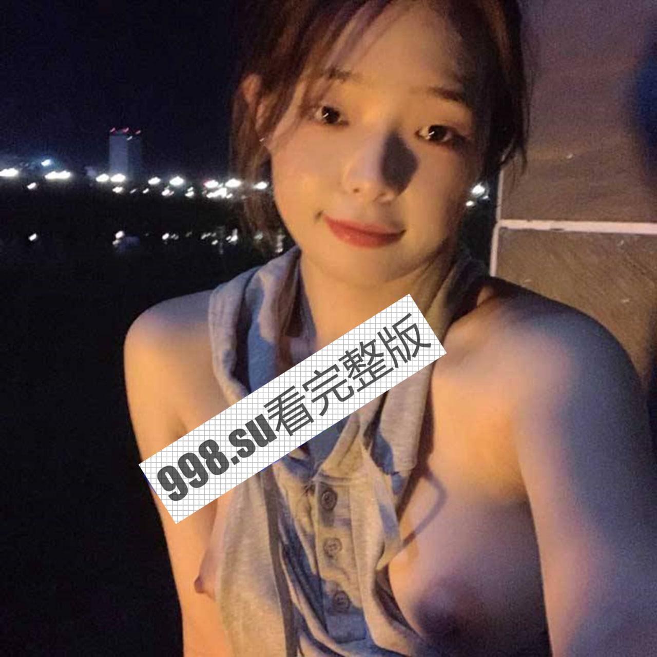 全网疯传 上海工商学院 李思颖 极品反差眼镜娘 大四学姐厕所吃鸡  第8张