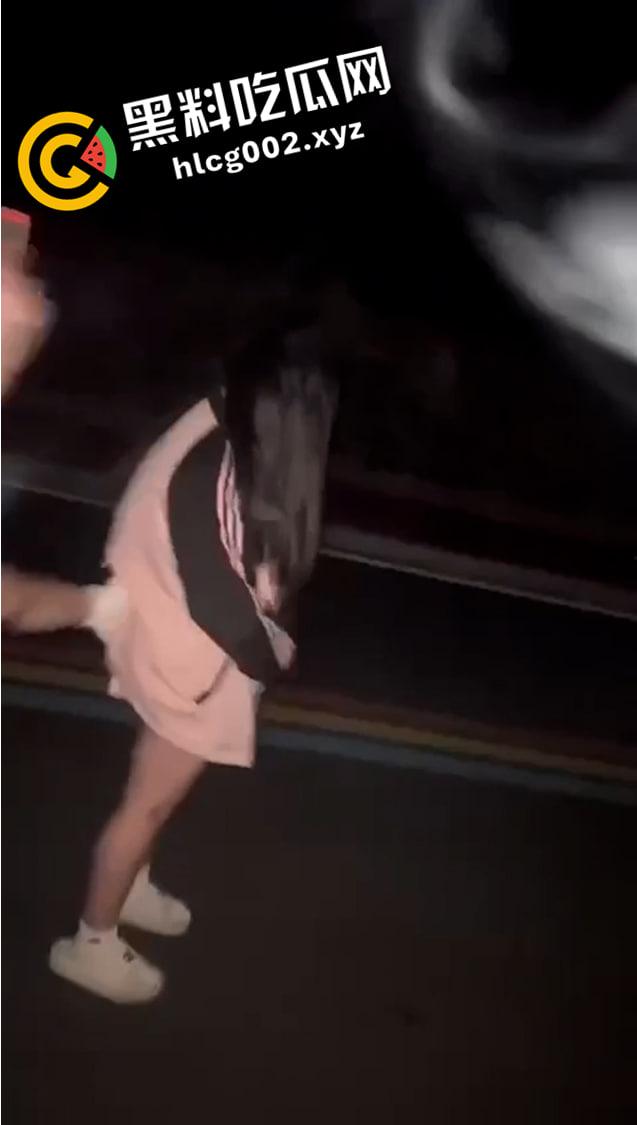 河南新县女孩被霸凌原视频  扇脸 吃烟头 飞踹 精神小妹们下手太狠了 第4张