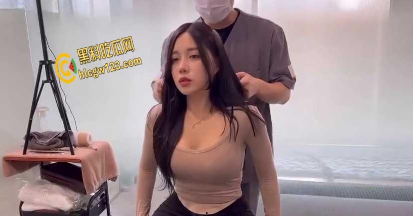 近距离亲密接触极品辣妹！火辣SPA全过程揭秘，专业男技师手把手教你撩拨技巧！  第2张