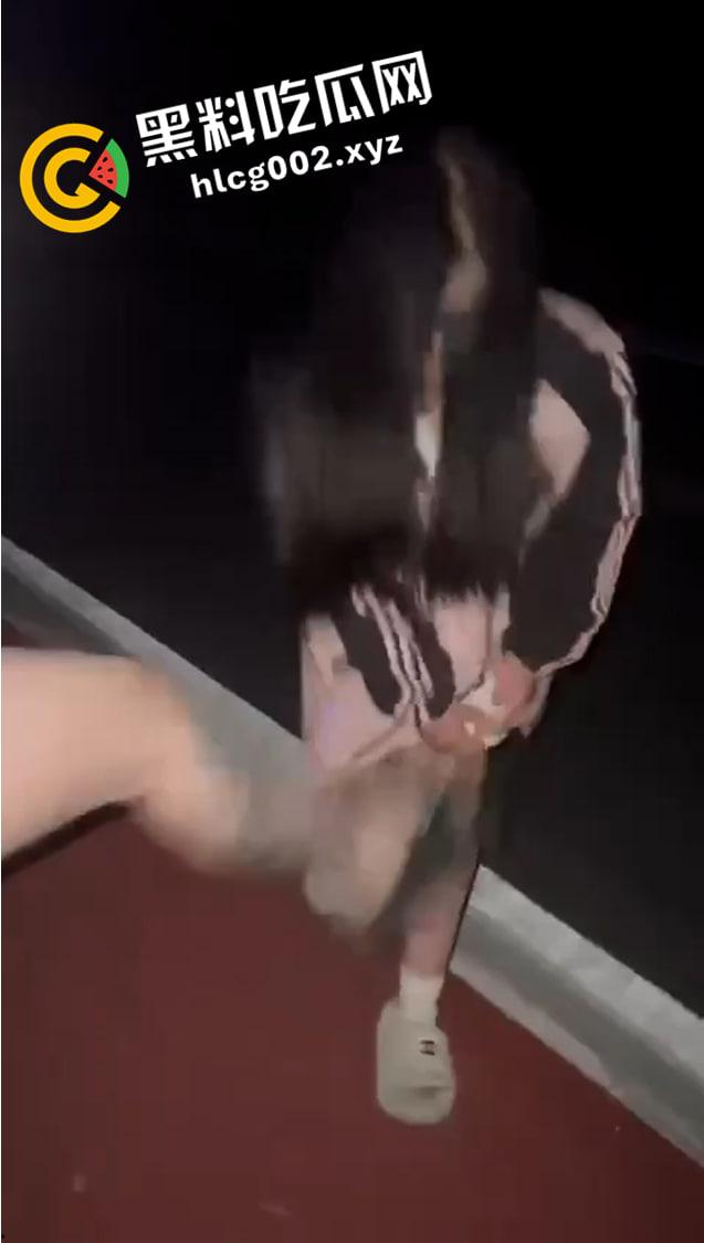 河南新县女孩被霸凌原视频  扇脸 吃烟头 飞踹 精神小妹们下手太狠了 第7张