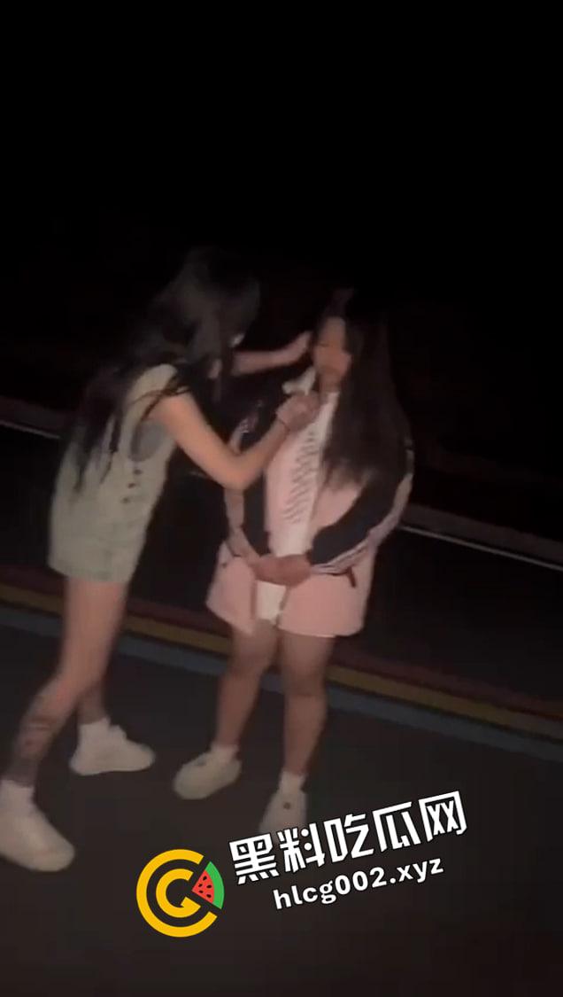 河南新县女孩被霸凌原视频  扇脸 吃烟头 飞踹 精神小妹们下手太狠了 第8张