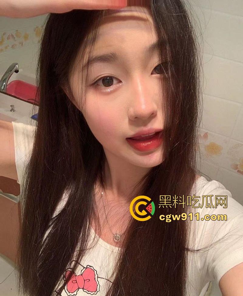 这个小编真的极力推荐！重庆175大长腿小美【谢晓婷】黑丝美腿极品身材，露脸口交一脸淫靡，粉嫩骚穴淫水四溅！  第2张